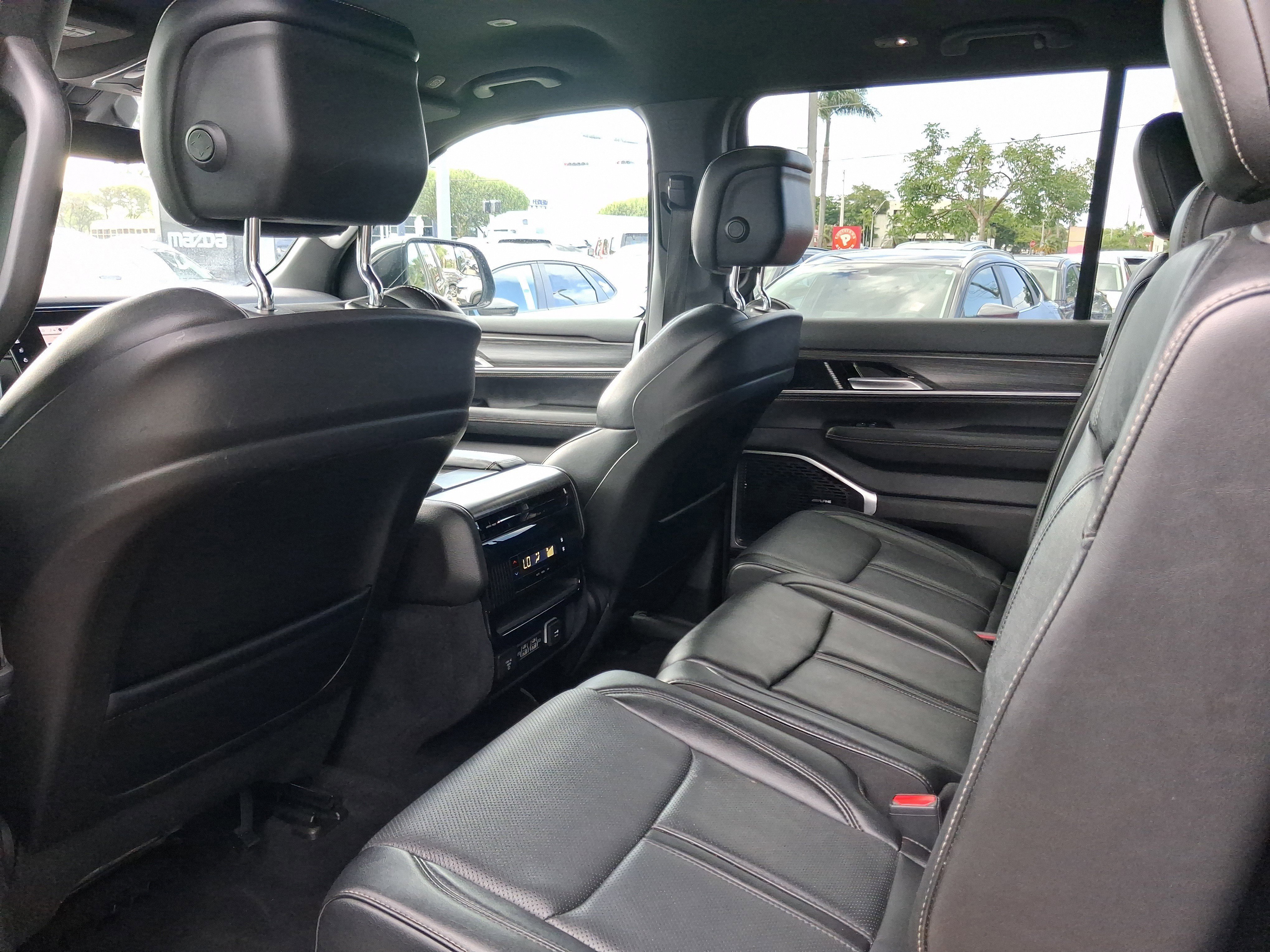 Used 2024 Jeep Wagoneer L Series II RWD image 7