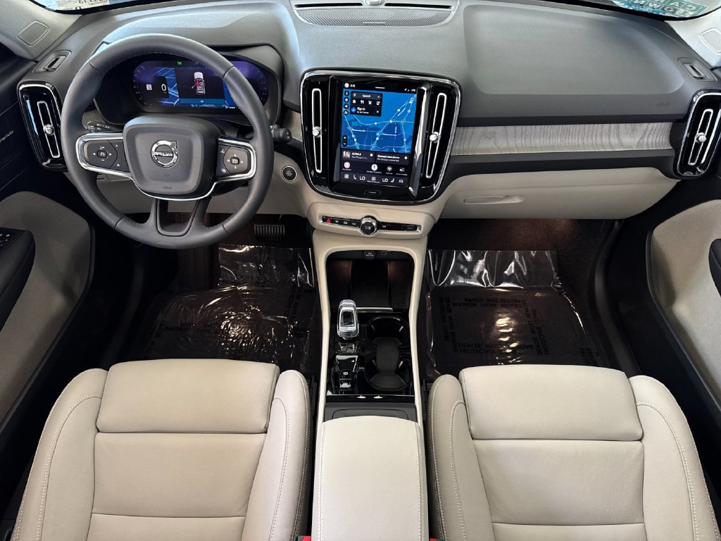 Certified 2024 Volvo XC40 B5 Ultimate w/ Protection Package Premier AWD/4WD image 12