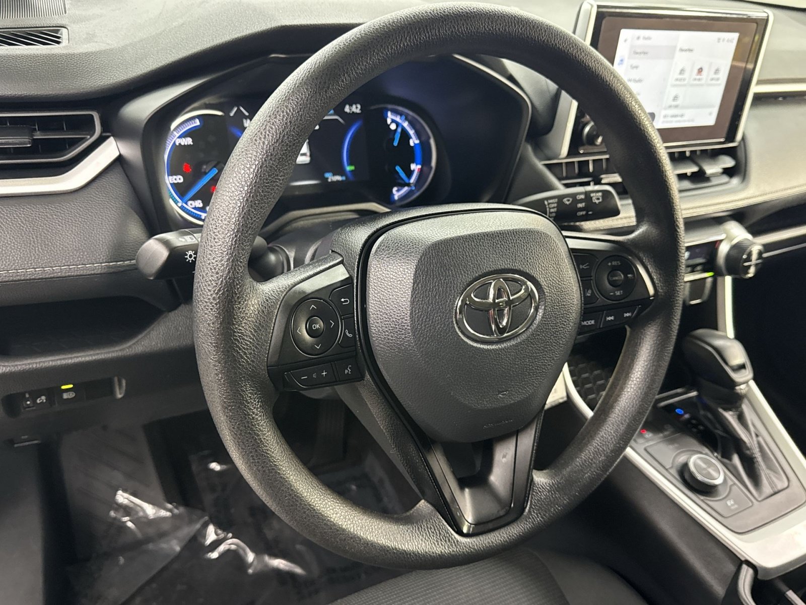Used 2024 Toyota RAV4 LE AWD/4WD image 28