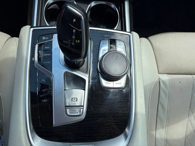 Used 2016 BMW 750i RWD image 26