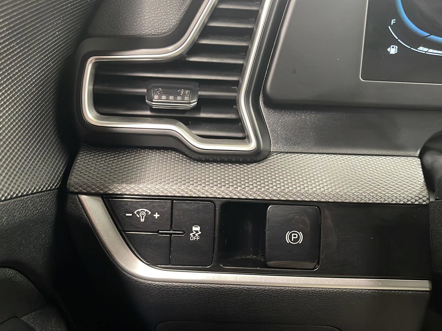 Used 2025 Kia Sportage LX AWD/4WD image 14