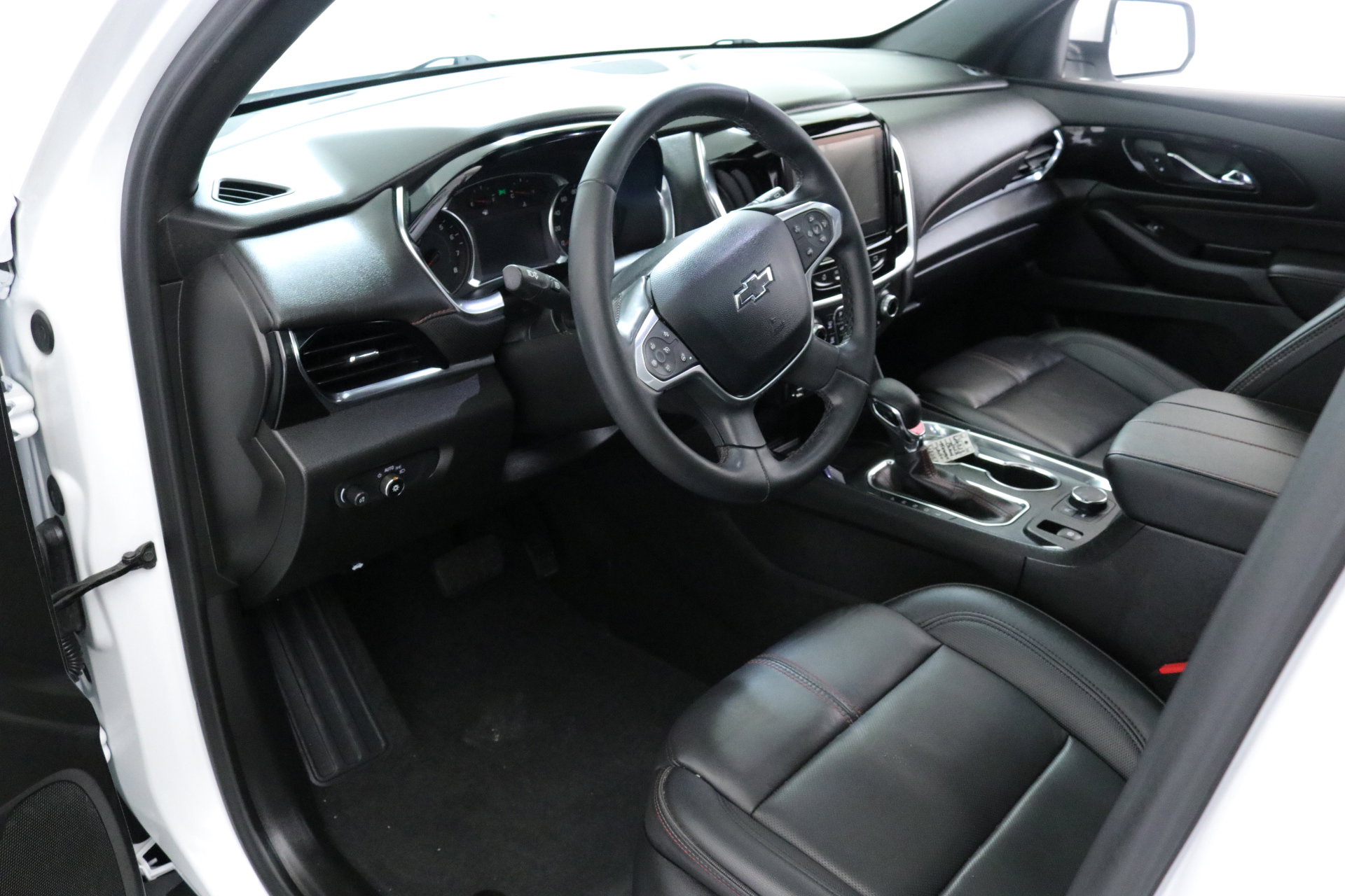 Used 2023 Chevrolet Traverse RS image 22