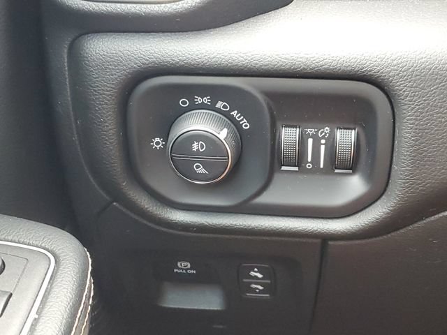 Used 2023 RAM 1500 Laramie AWD/4WD image 19