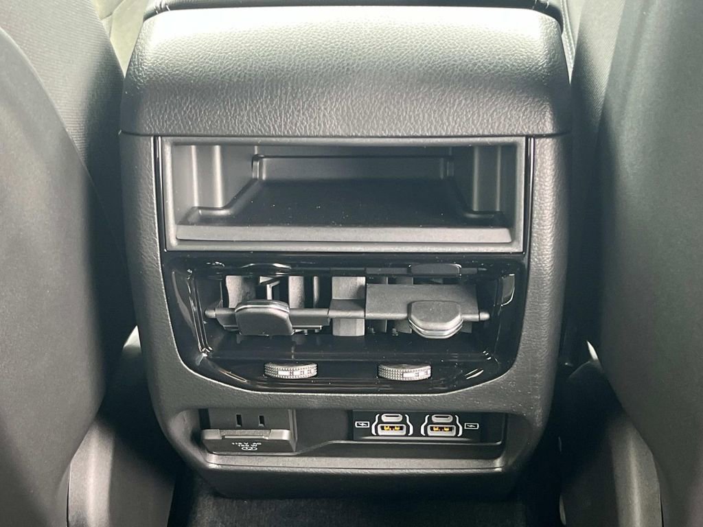 New 2025 Jeep Grand Cherokee Laredo X w/ Luxury Tech Group I image 18