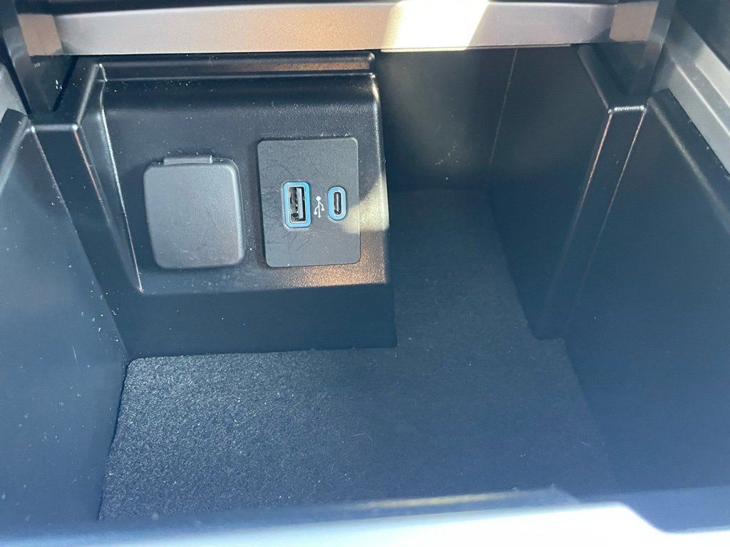 Used 2022 Ford Explorer Limited w/ Equipment Group 301A image 39