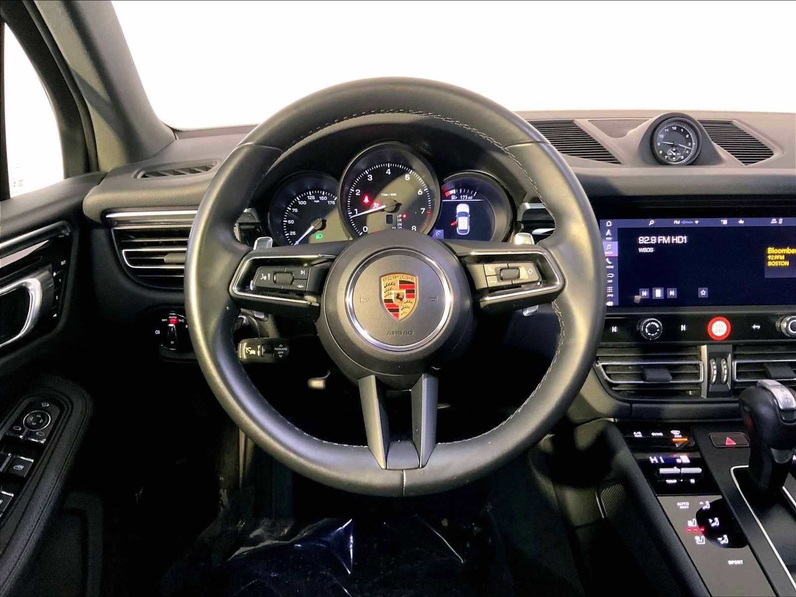 Certified 2024 Porsche Macan image 15