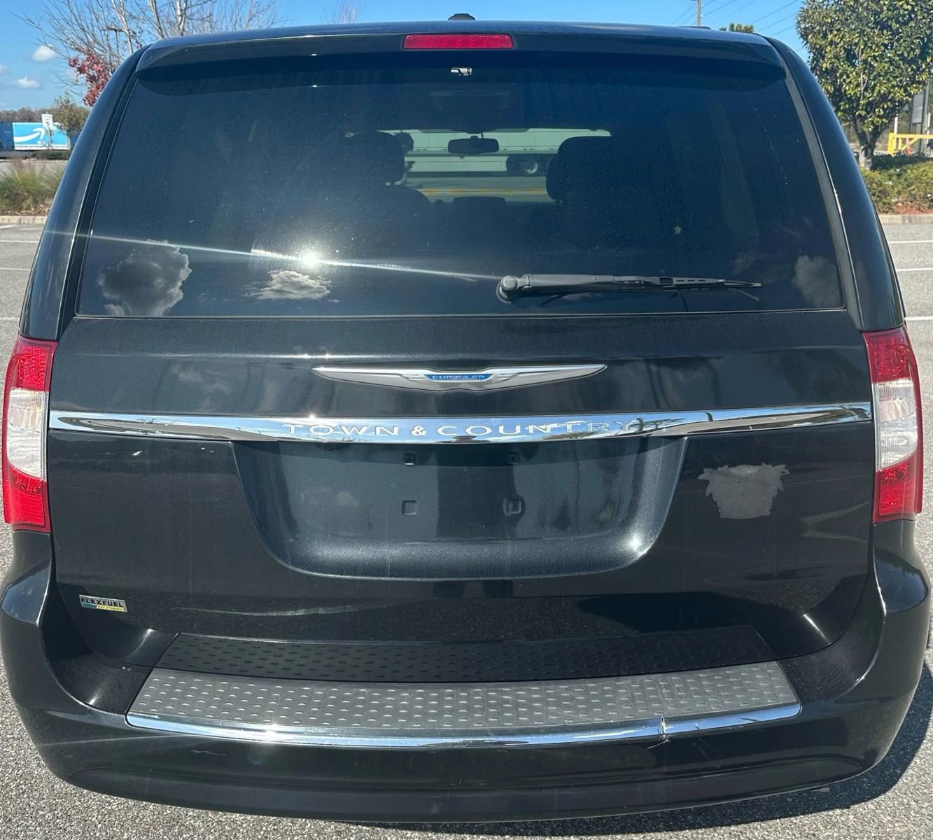 Used 2014 Chrysler Town & Country Touring image 5