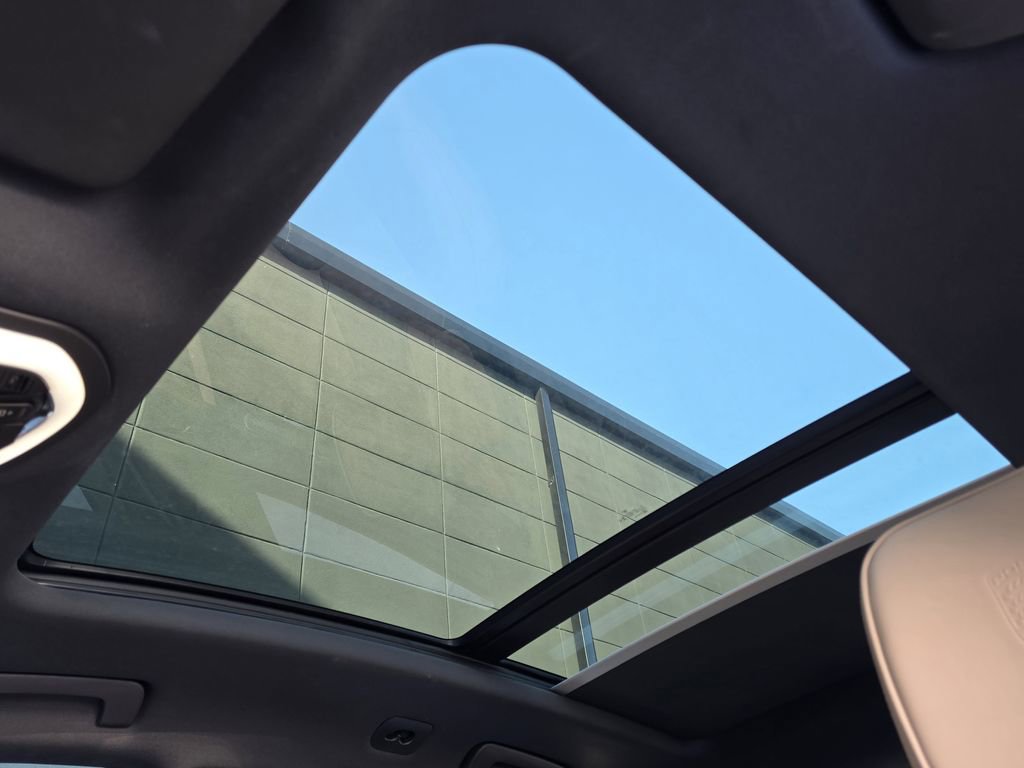 Used 2024 Porsche Macan image 5