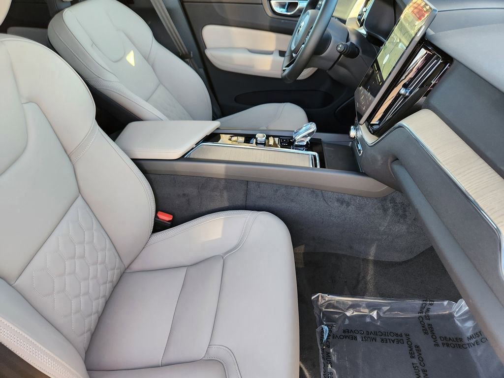 New 2026 Volvo XC60 B5 Plus w/ Climate Package image 4