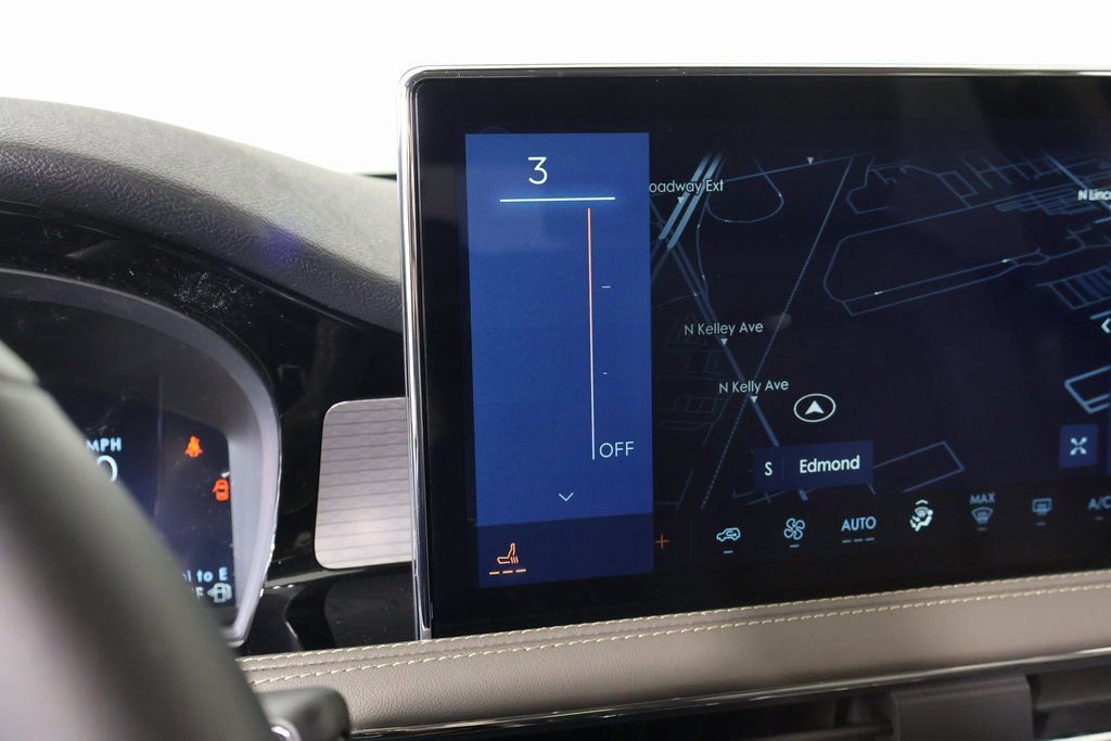 New 2026 Lincoln Corsair Premiere image 8