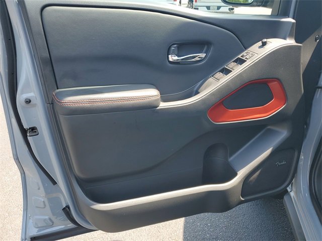 Used 2025 Nissan Frontier PRO-4X w/ Pro Convenience Package image 19