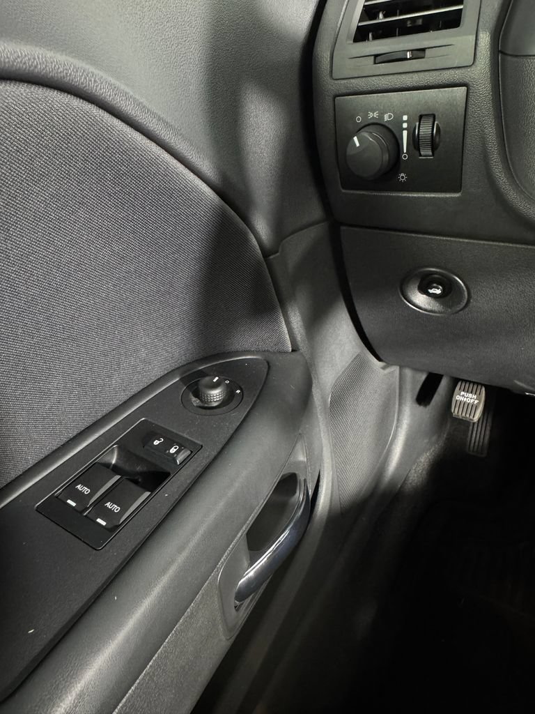 Used 2010 Dodge Challenger SE RWD image 10
