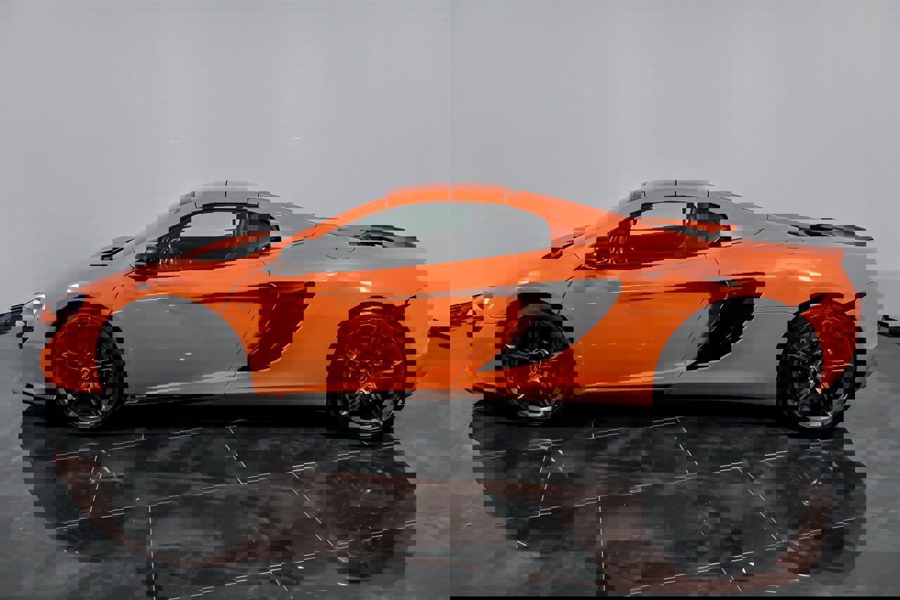 Used 2015 McLaren 650S Spider image 8