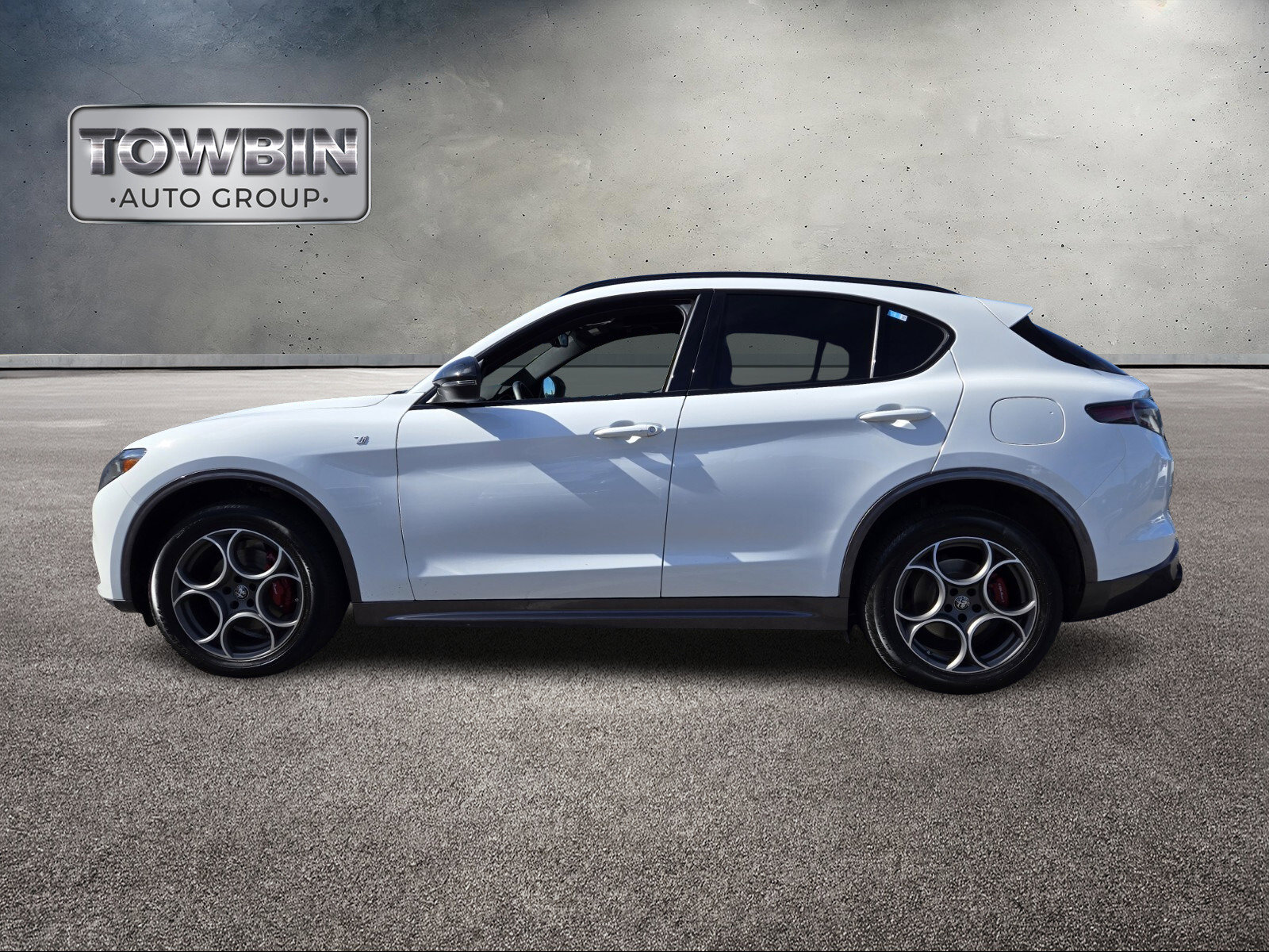 Used 2024 Alfa Romeo Stelvio Ti image 7