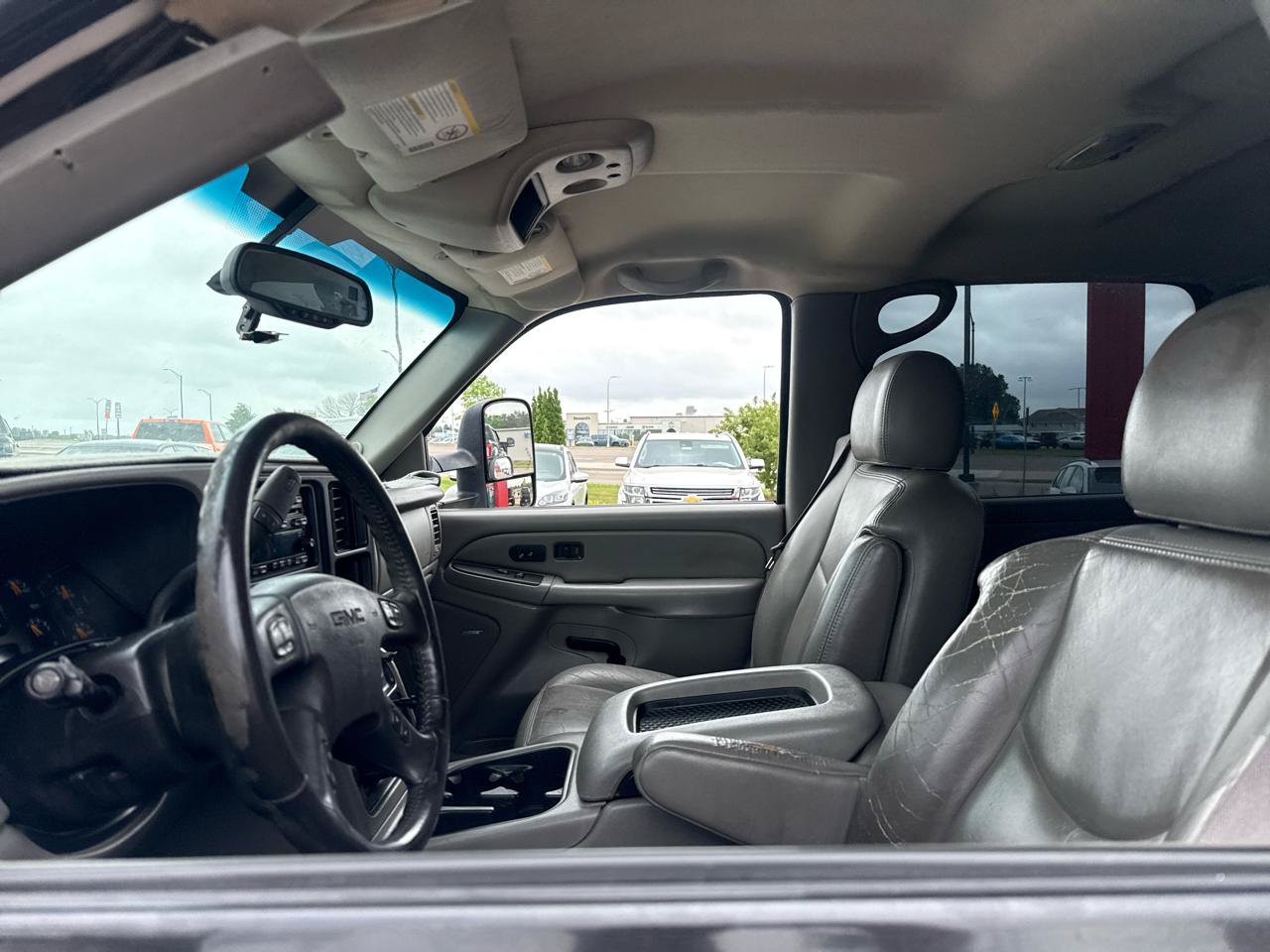 Used 2006 GMC Sierra 2500 SLE w/ Onstar Plus Package AWD/4WD image 9
