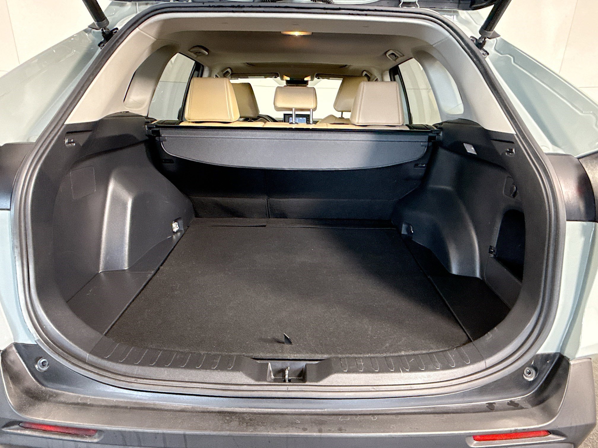 Used 2019 Toyota RAV4 XLE Premium image 35