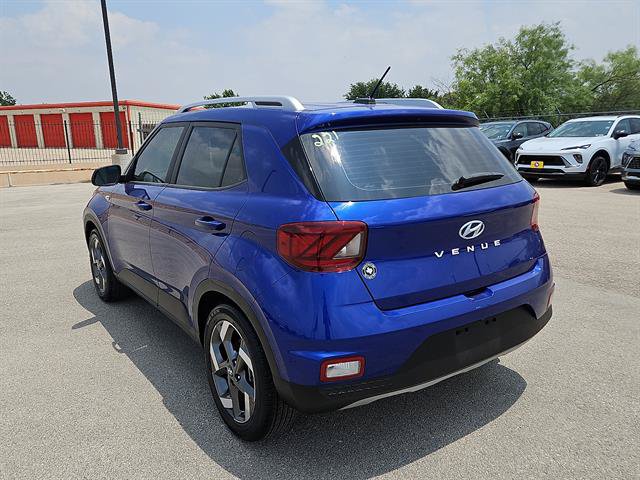 Used 2024 Hyundai Venue Limited FWD video 3