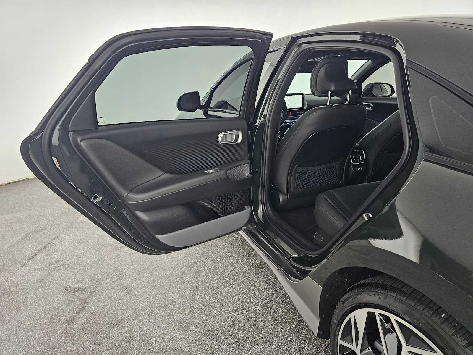 Used 2024 Hyundai Ioniq 6 Limited AWD/4WD image 16