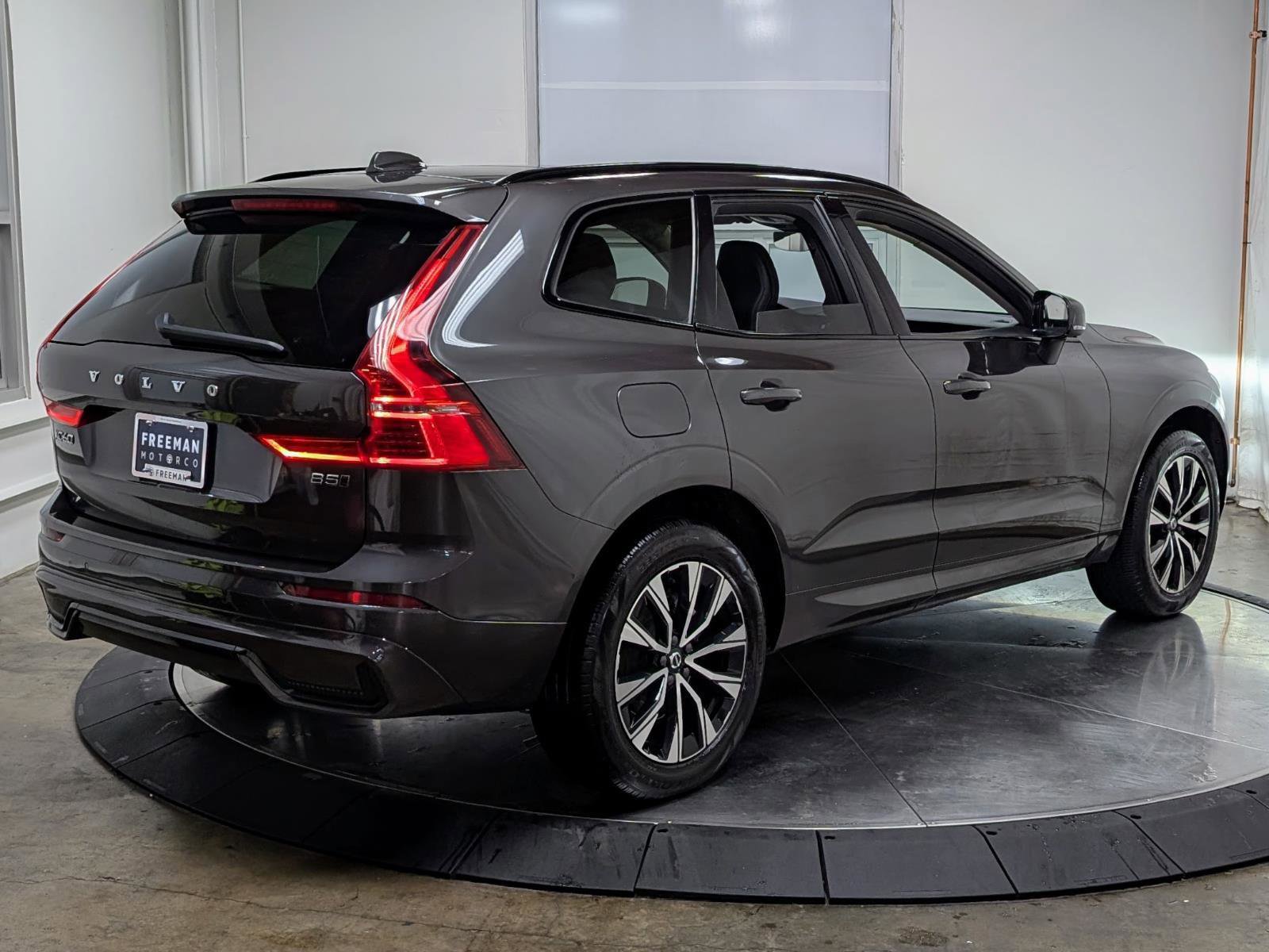 Used 2025 Volvo XC60 B5 Core AWD/4WD image 9