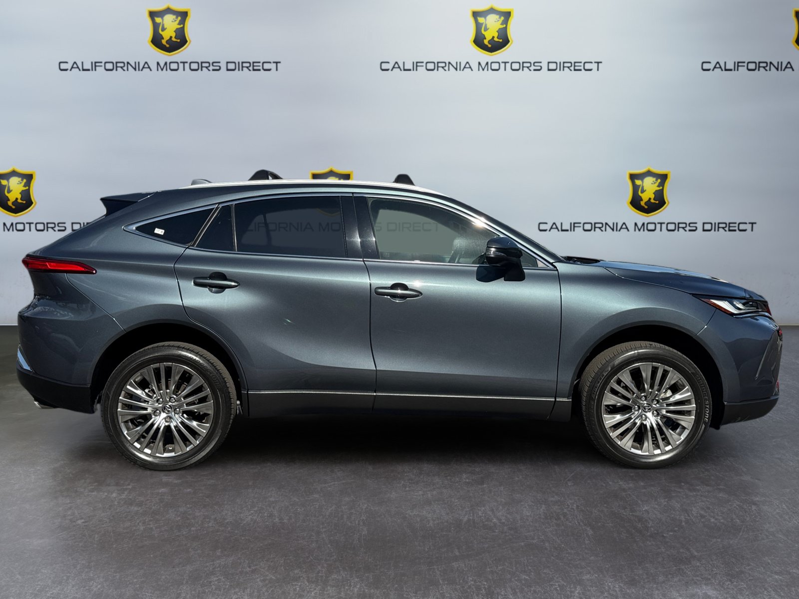 Used 2022 Toyota Venza XLE AWD/4WD image 6