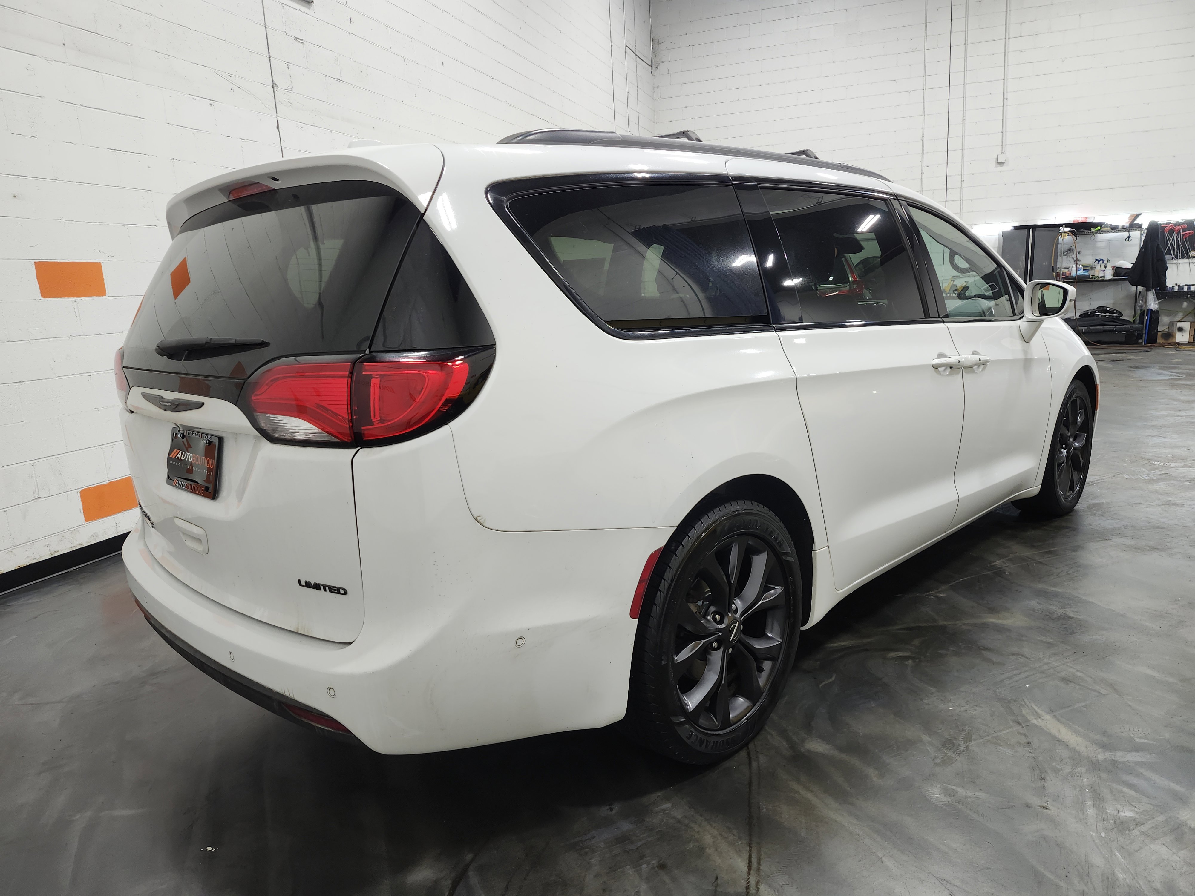 Used 2019 Chrysler Pacifica Limited w/ Advanced Safetytec Group image 16