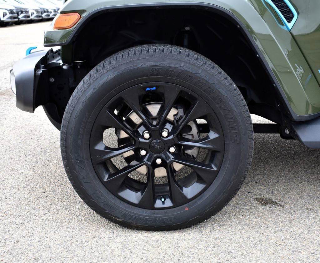 Used 2023 Jeep Wrangler Unlimited Sahara w/ Cold Weather Group AWD/4WD image 6