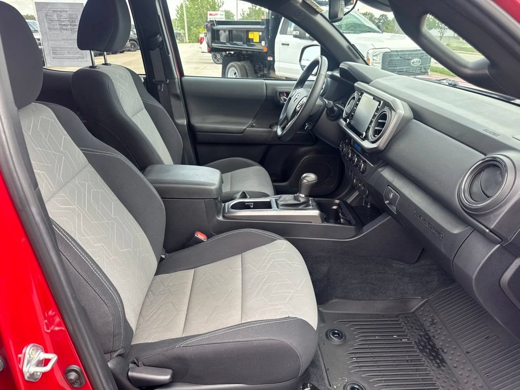 Used 2023 Toyota Tacoma TRD Off-Road AWD/4WD image 32