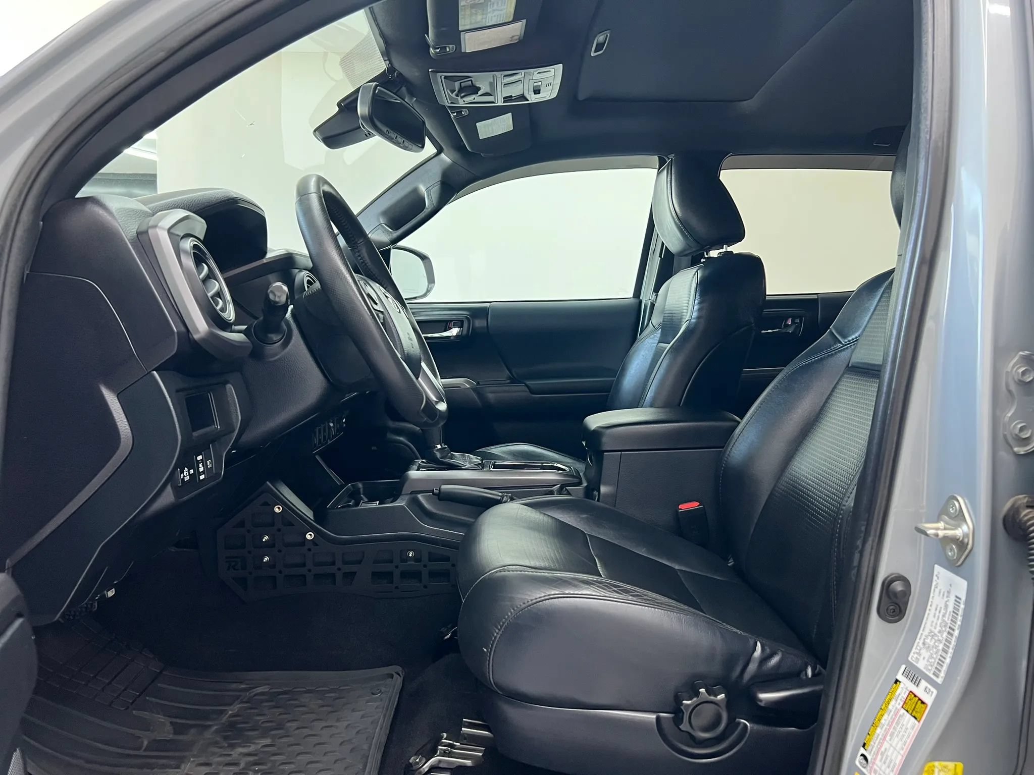 Used 2019 Toyota Tacoma TRD Off-Road AWD/4WD image 11
