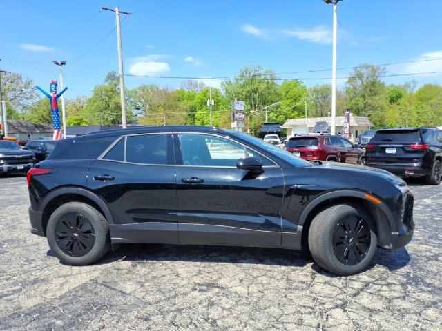 Used 2025 Chevrolet Blazer EV LT FWD image 4