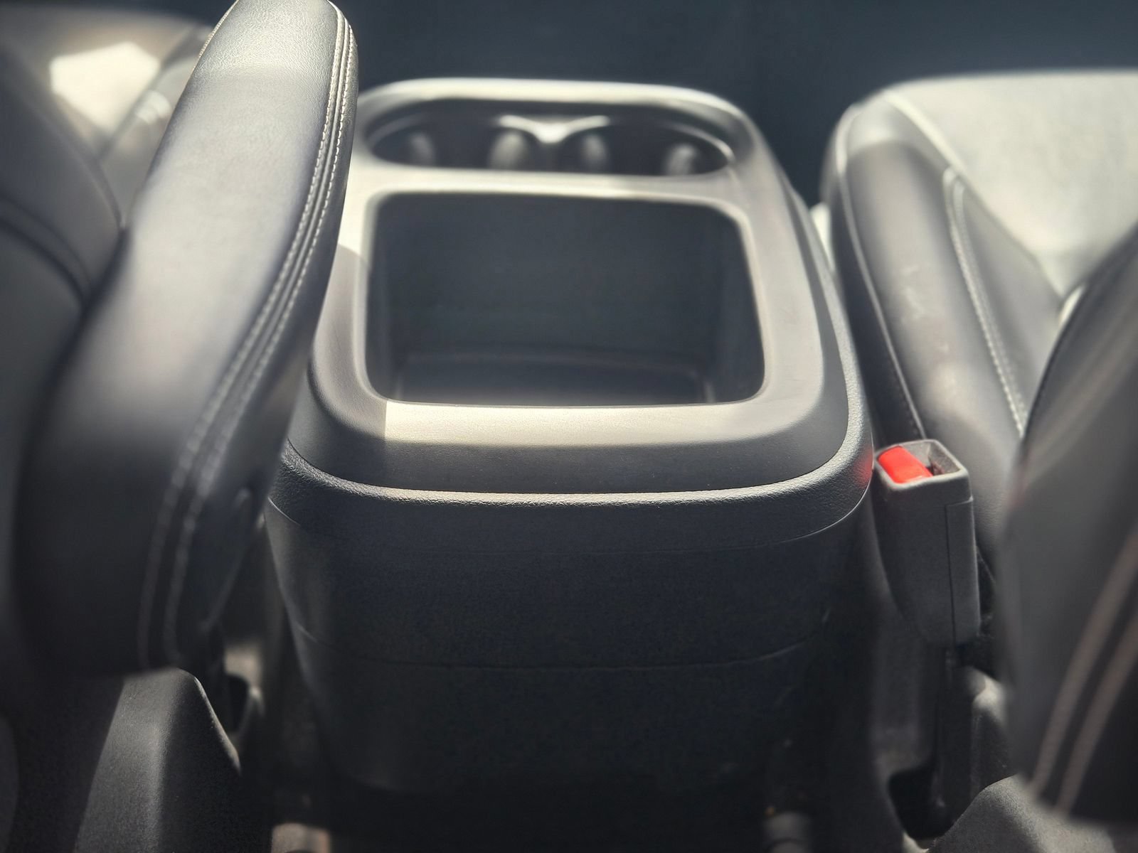 Used 2025 Chrysler Pacifica Select FWD image 8