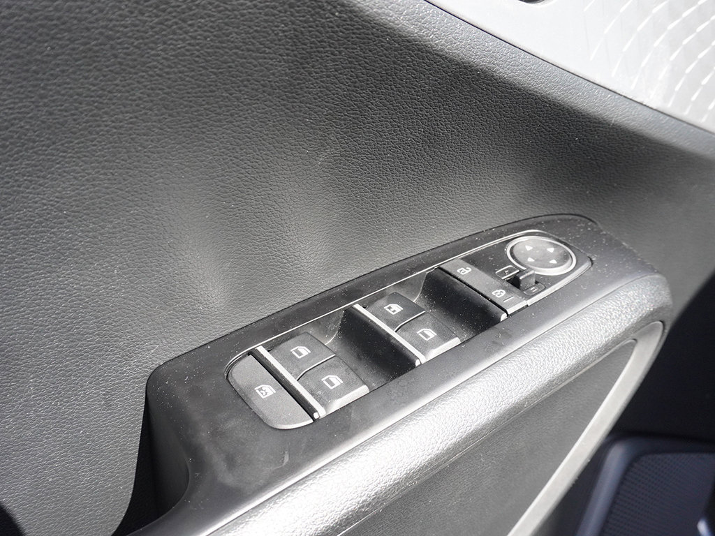 Used 2025 Kia Soul LX w/ LX Technology Package FWD image 35