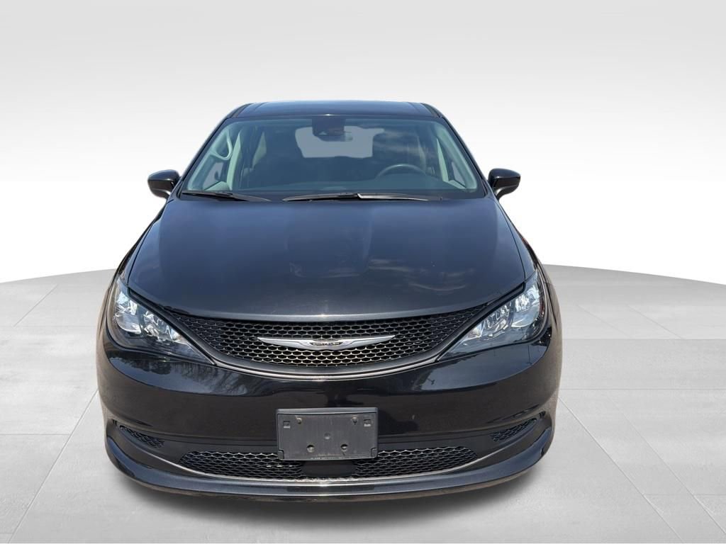 Used 2023 Chrysler Voyager LX image 9