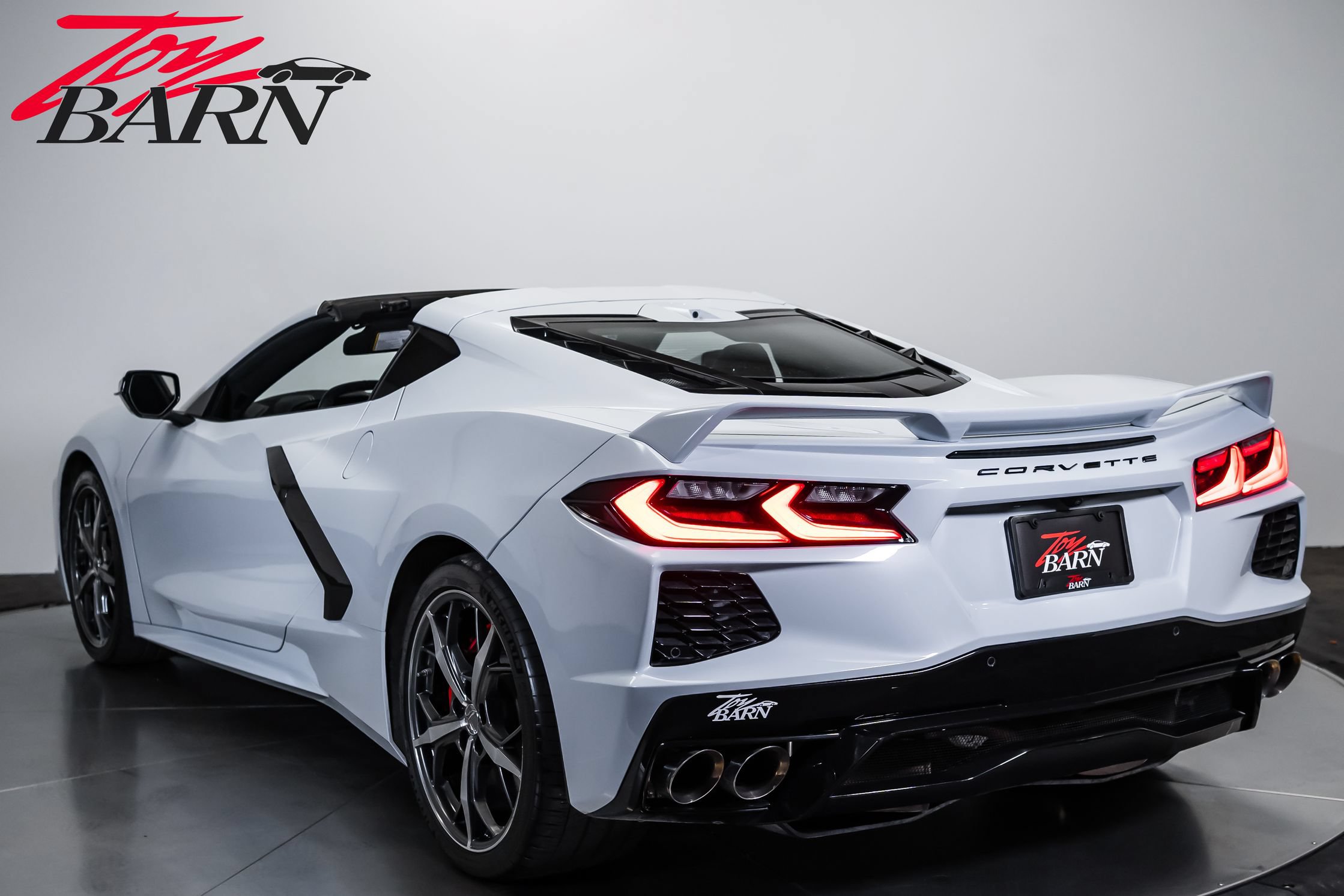 Used 2022 Chevrolet Corvette Stingray Preferred Cpe w/ Z51 Performance Package RWD image 3