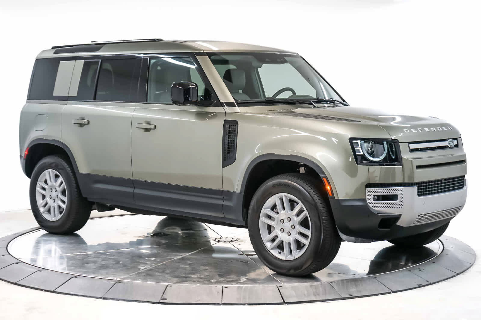 Used 2025 Land Rover Defender 110 S AWD/4WD image 7