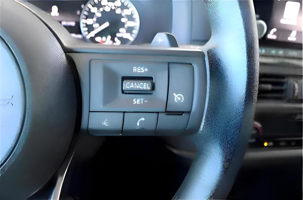 Used 2025 Nissan Pathfinder S image 10