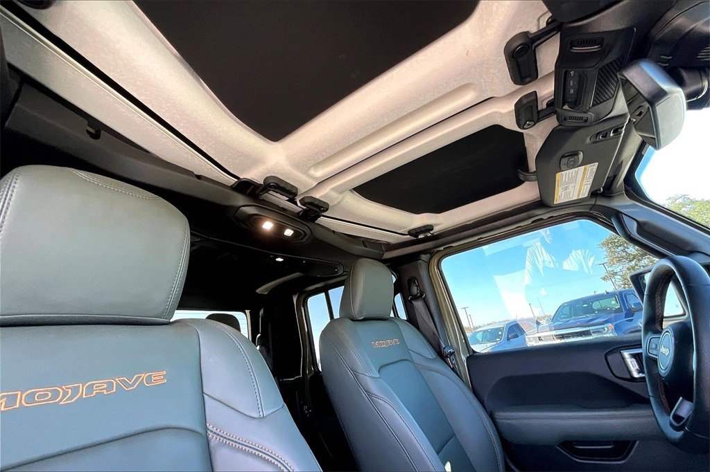 Used 2025 Jeep Gladiator Mojave image 28