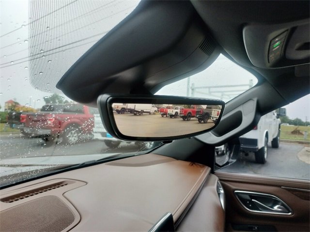 Used 2023 Chevrolet Suburban High Country image 15