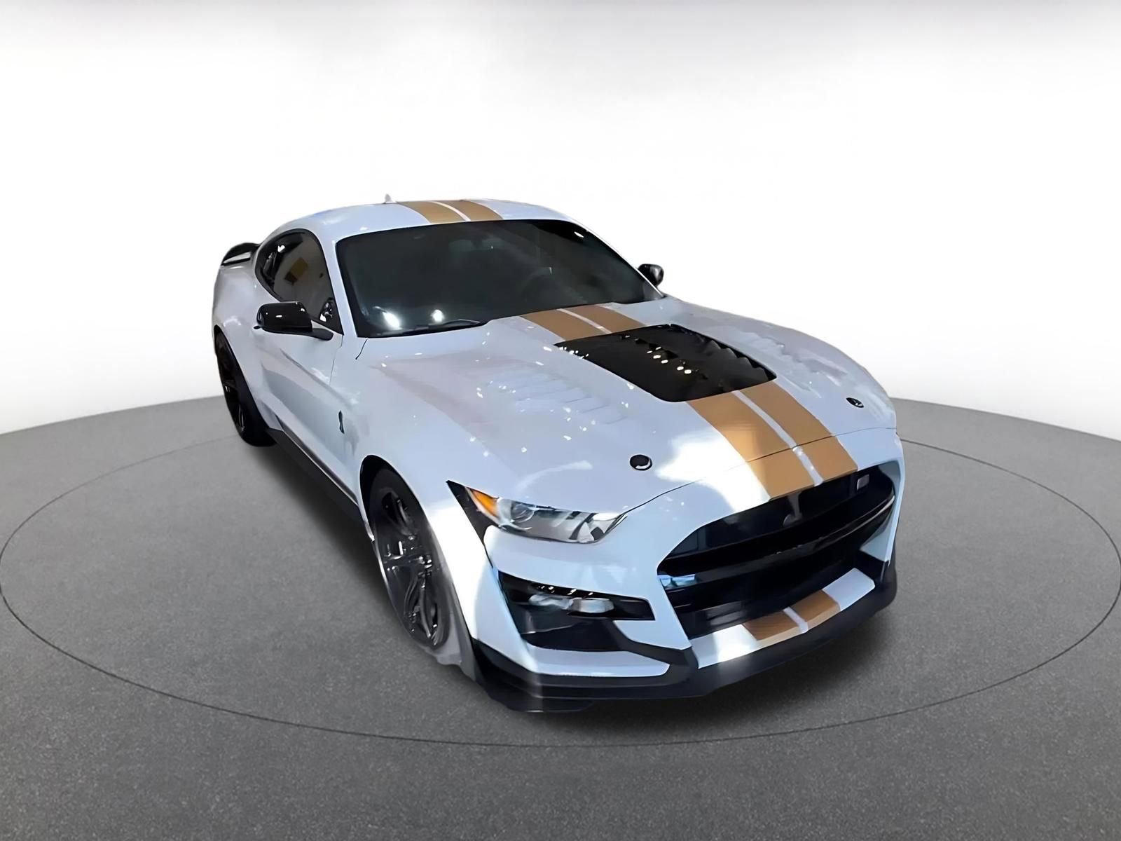 Used 2022 Ford Mustang Shelby GT500 w/ Technology Package RWD image 3