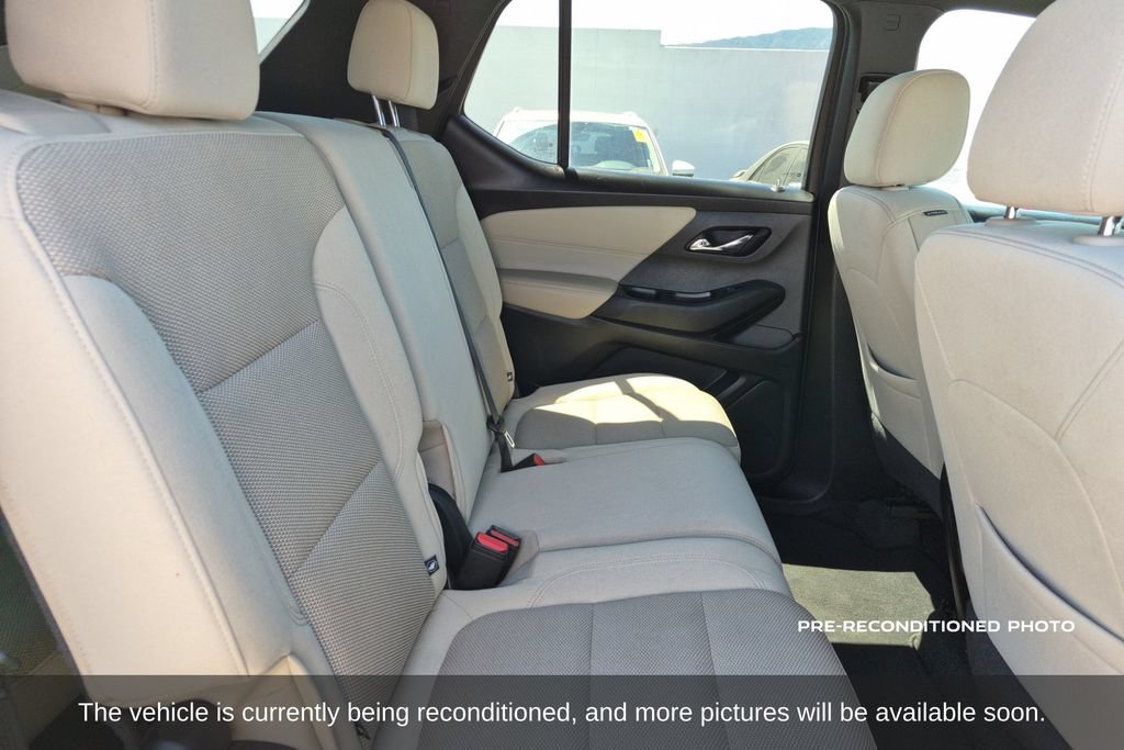Used 2022 Chevrolet Traverse LS FWD image 13