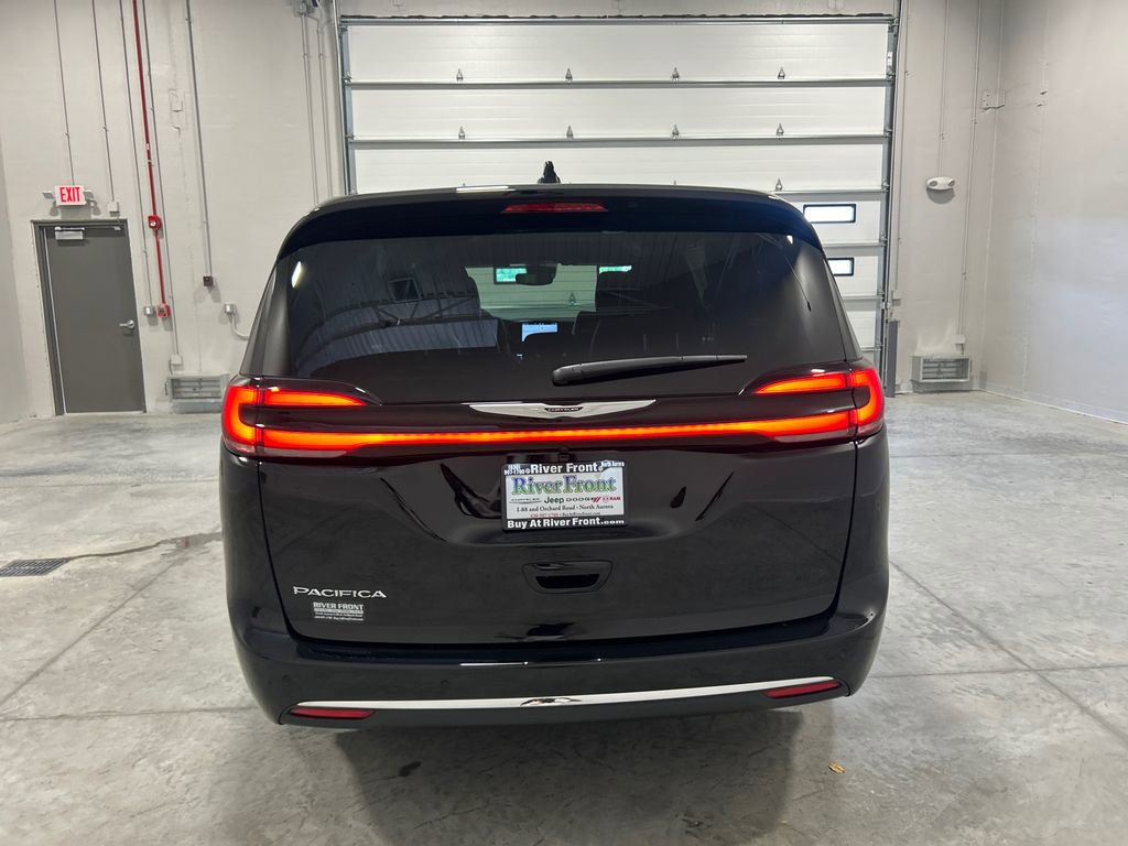 New 2026 Chrysler Pacifica Select FWD image 7