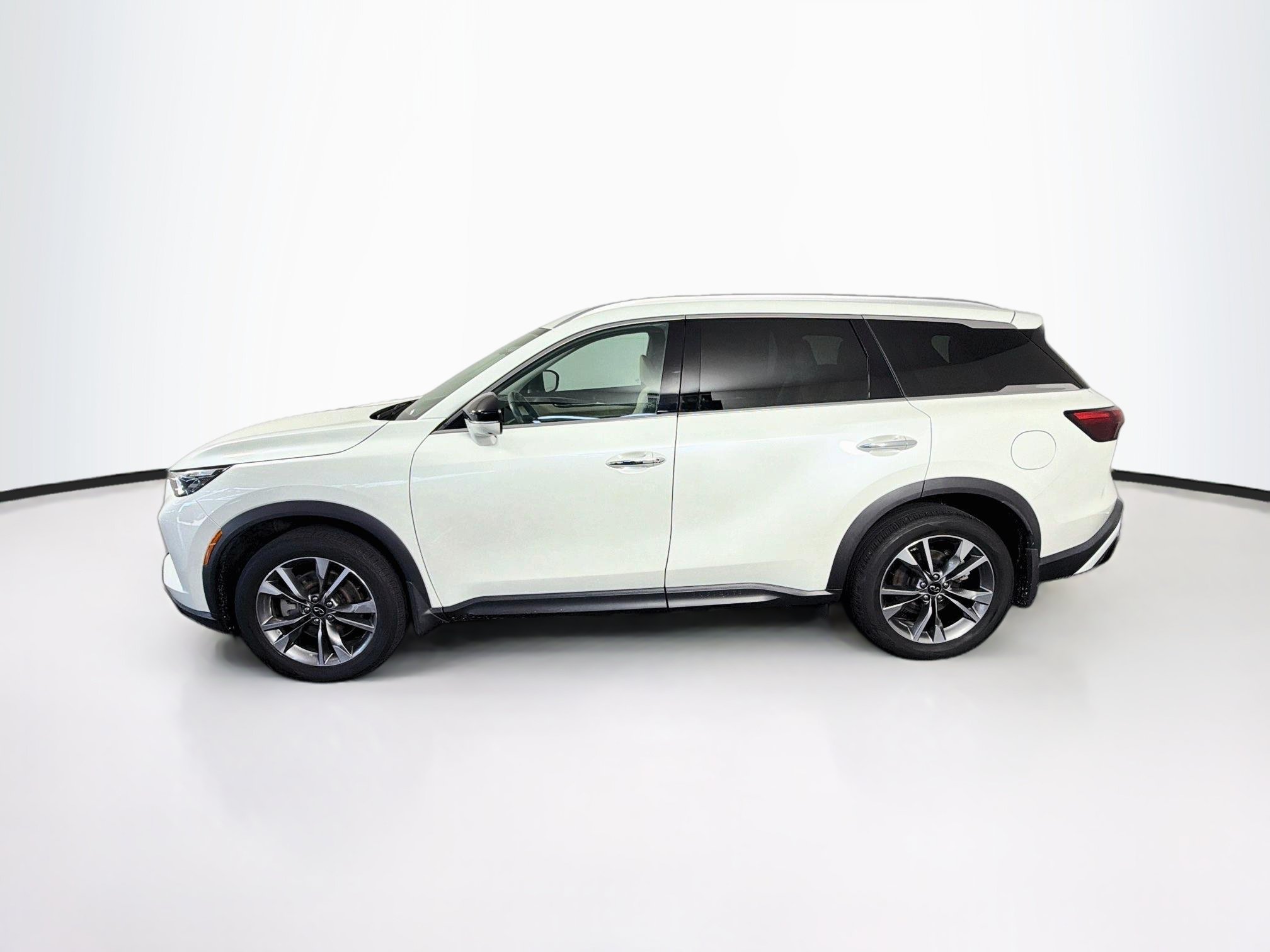 Used 2023 INFINITI QX60 Luxe w/ Cargo Package AWD/4WD image 4