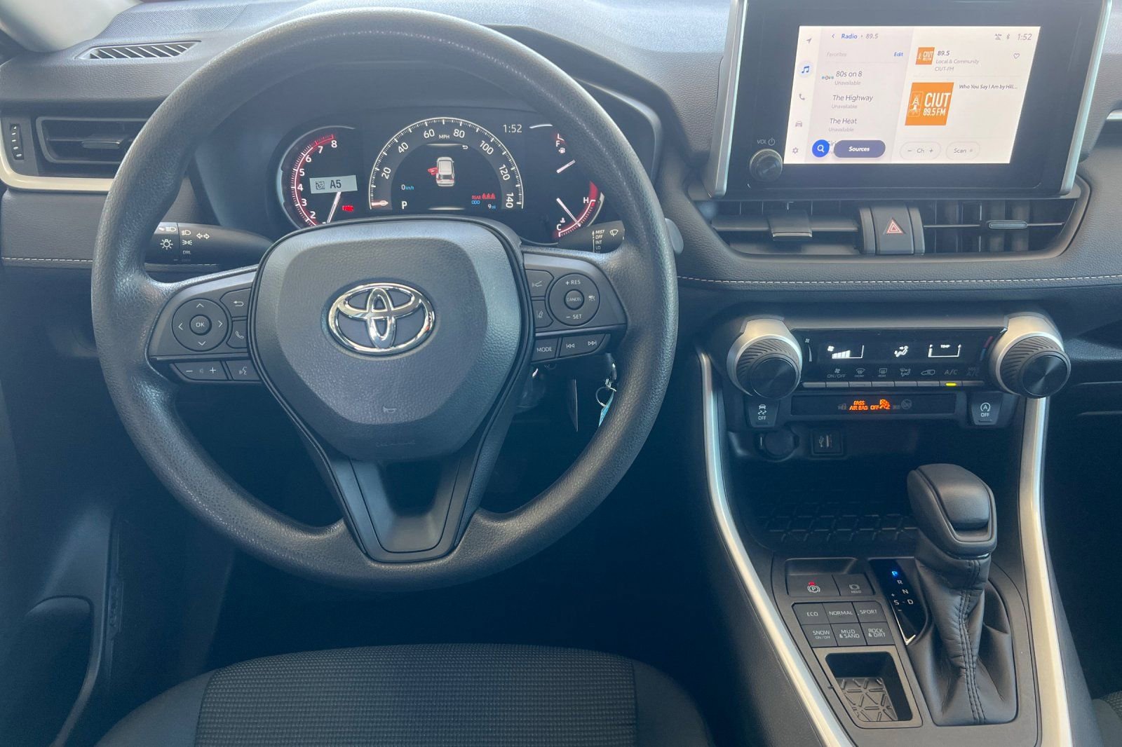 Used 2025 Toyota RAV4 LE AWD/4WD image 11