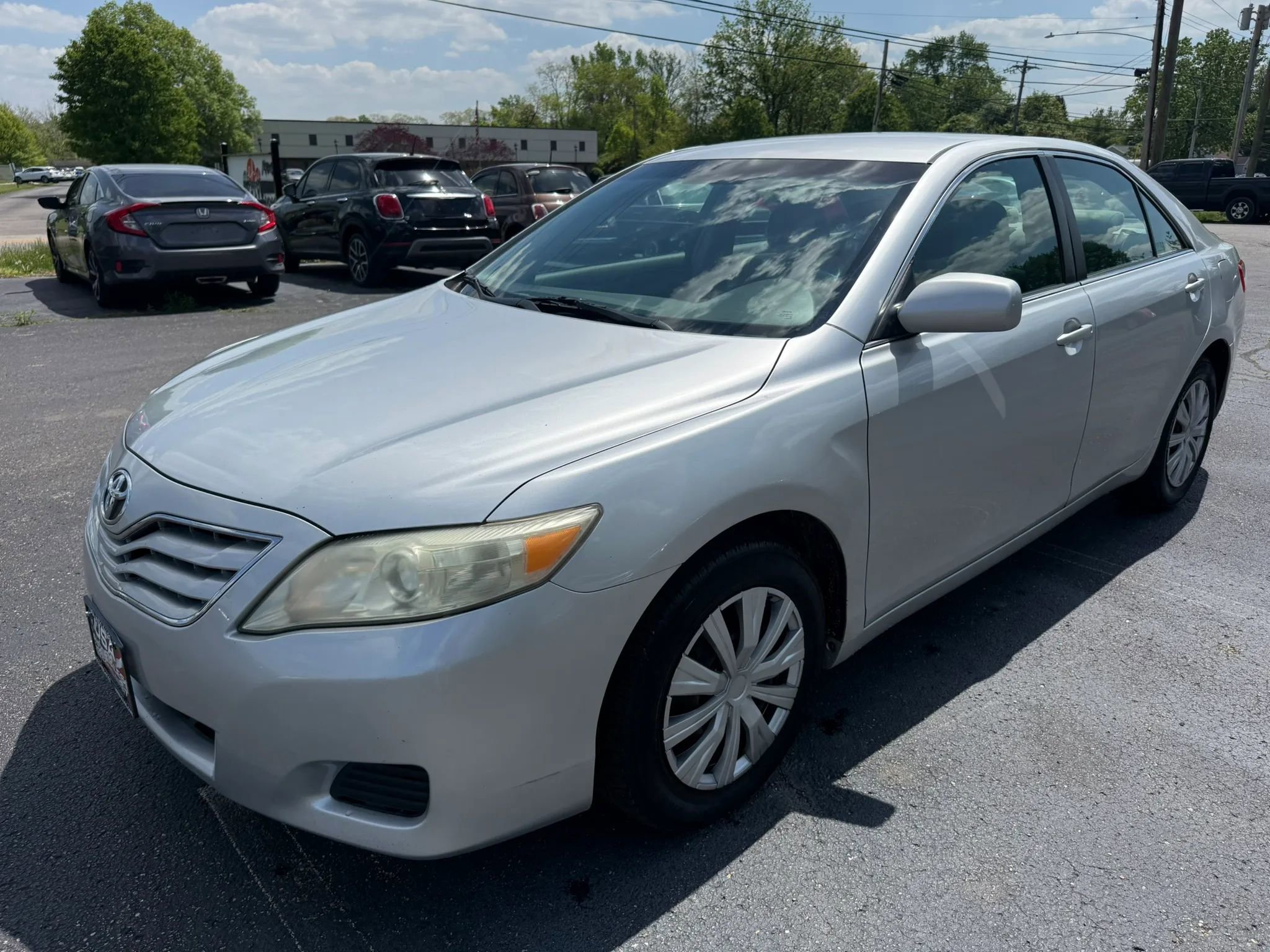 Used 2011 Toyota Camry LE FWD image 2