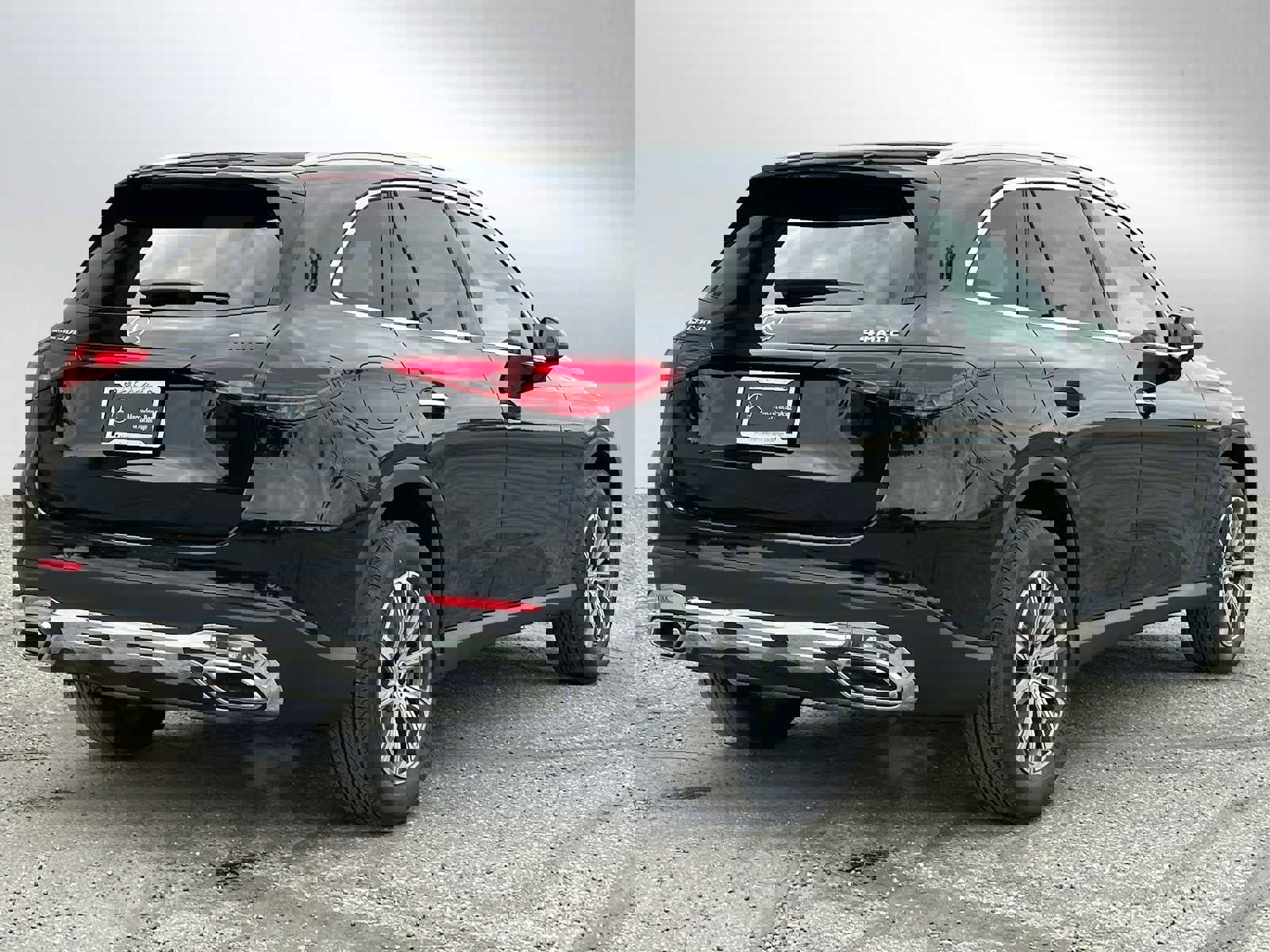 Used 2025 Mercedes-Benz GLC 300 4MATIC image 4