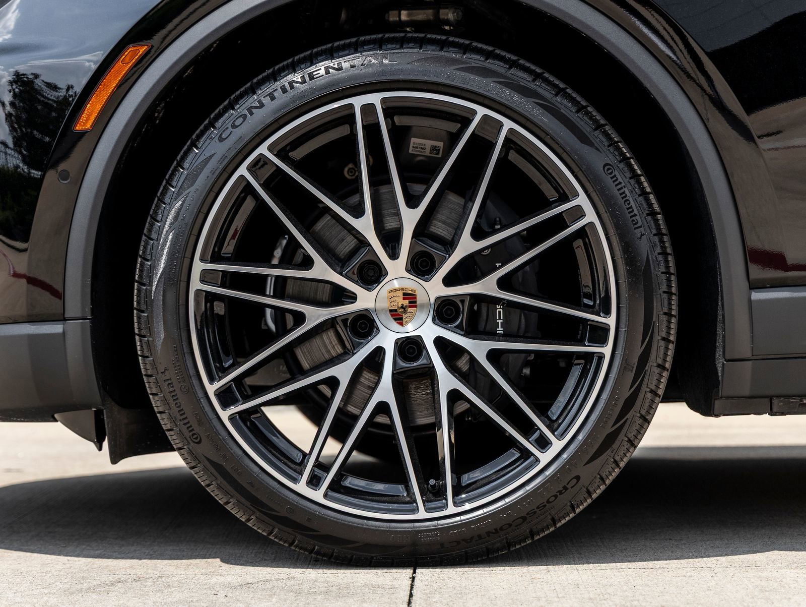 Certified 2025 Porsche Macan Electric image 15