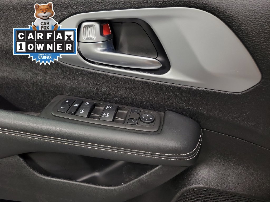 Used 2023 Chrysler Pacifica Touring FWD image 29