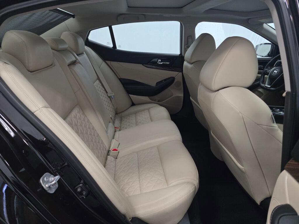 Used 2016 Nissan Maxima Platinum image 21