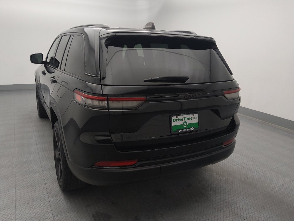 Used 2023 Jeep Grand Cherokee Altitude AWD/4WD image 6