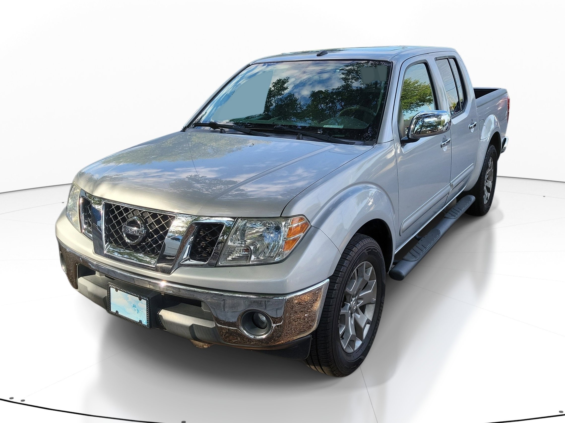 Used 2019 Nissan Frontier SL RWD image 2