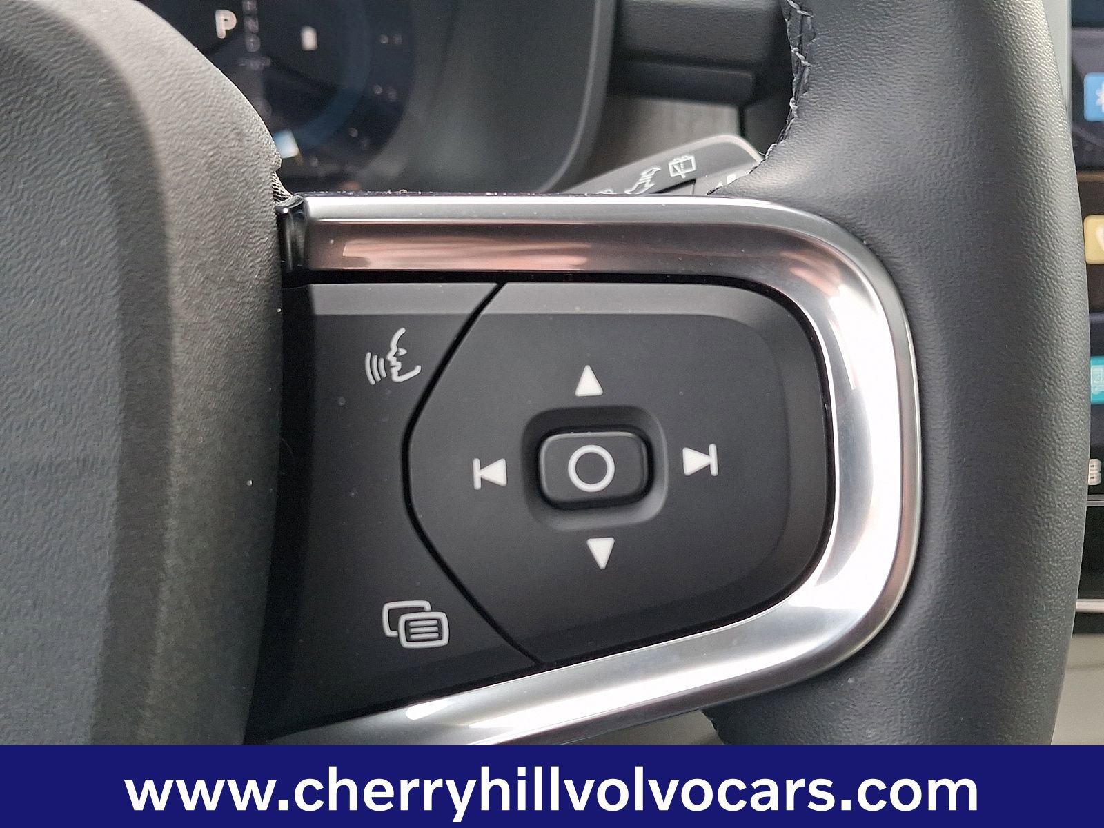 Certified 2025 Volvo XC40 B5 Ultra w/ Climate Package image 23